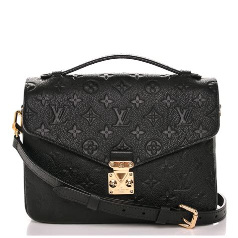 louis vuitton pochette black.